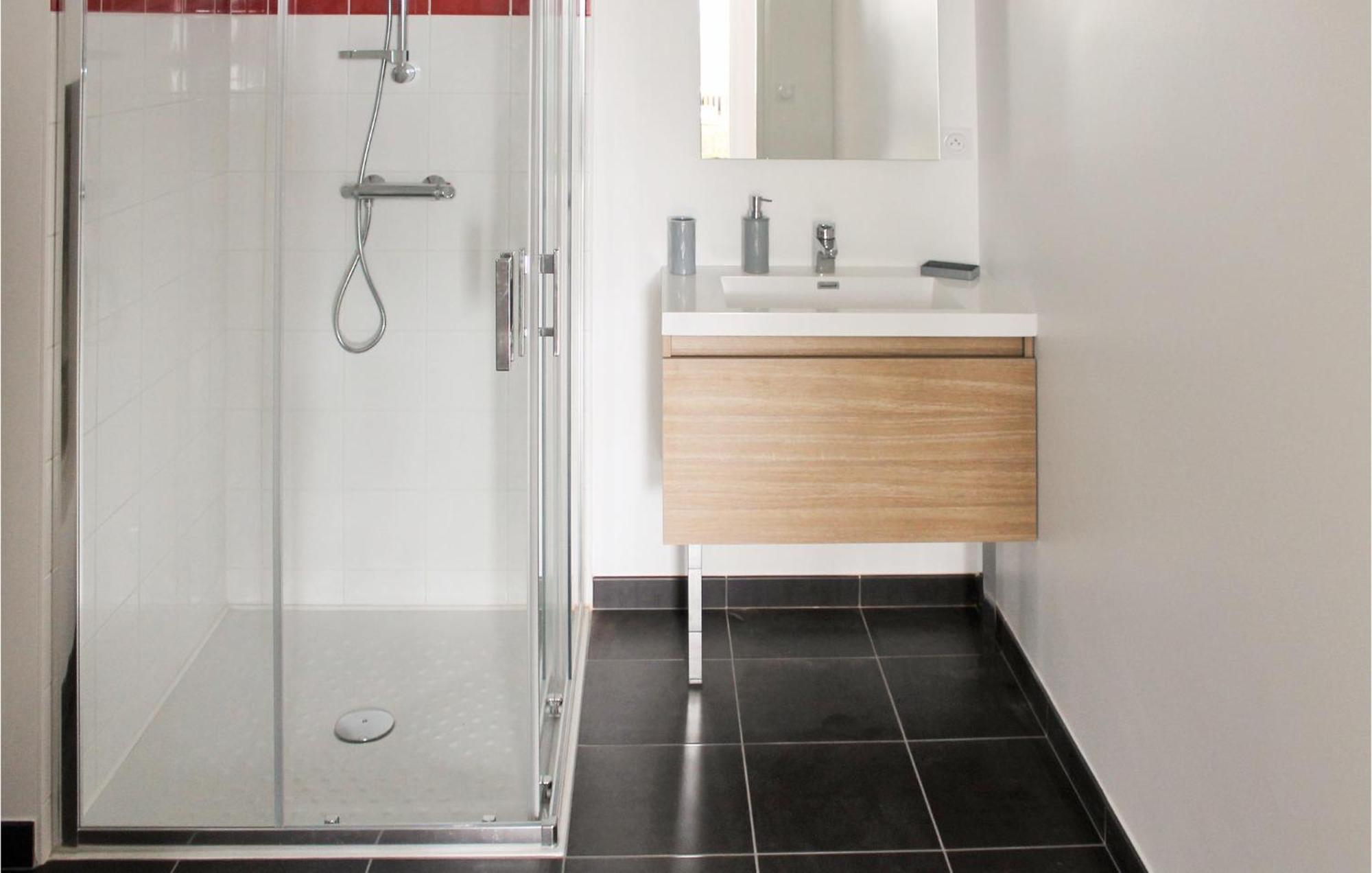 Awesome home in Erdeven with 5 Bedrooms&WiFi Buitenkant foto